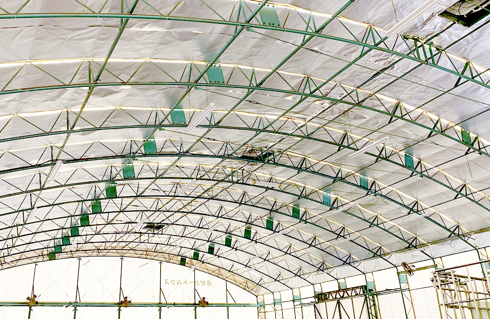 テント倉庫内